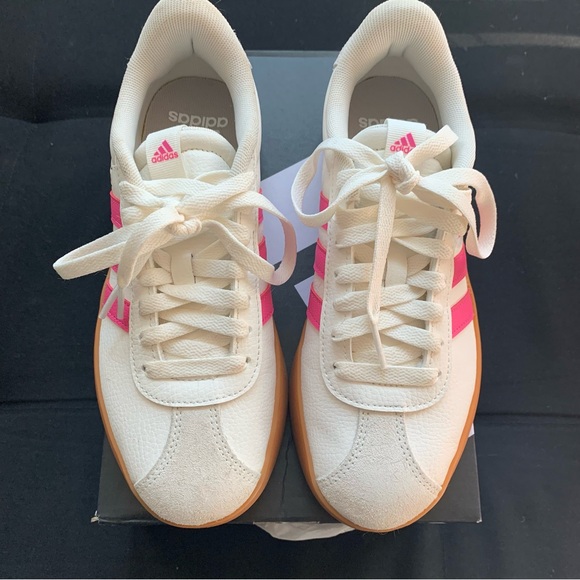 Adidas Women's White and Pink Sneakers fit 6.5 - Picture 1 of 6
